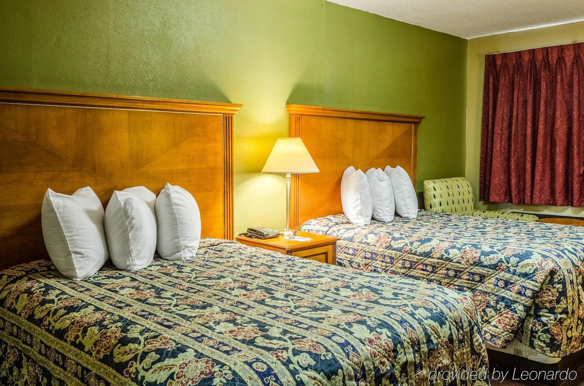 Rodeway Inn Indianola Екстериор снимка
