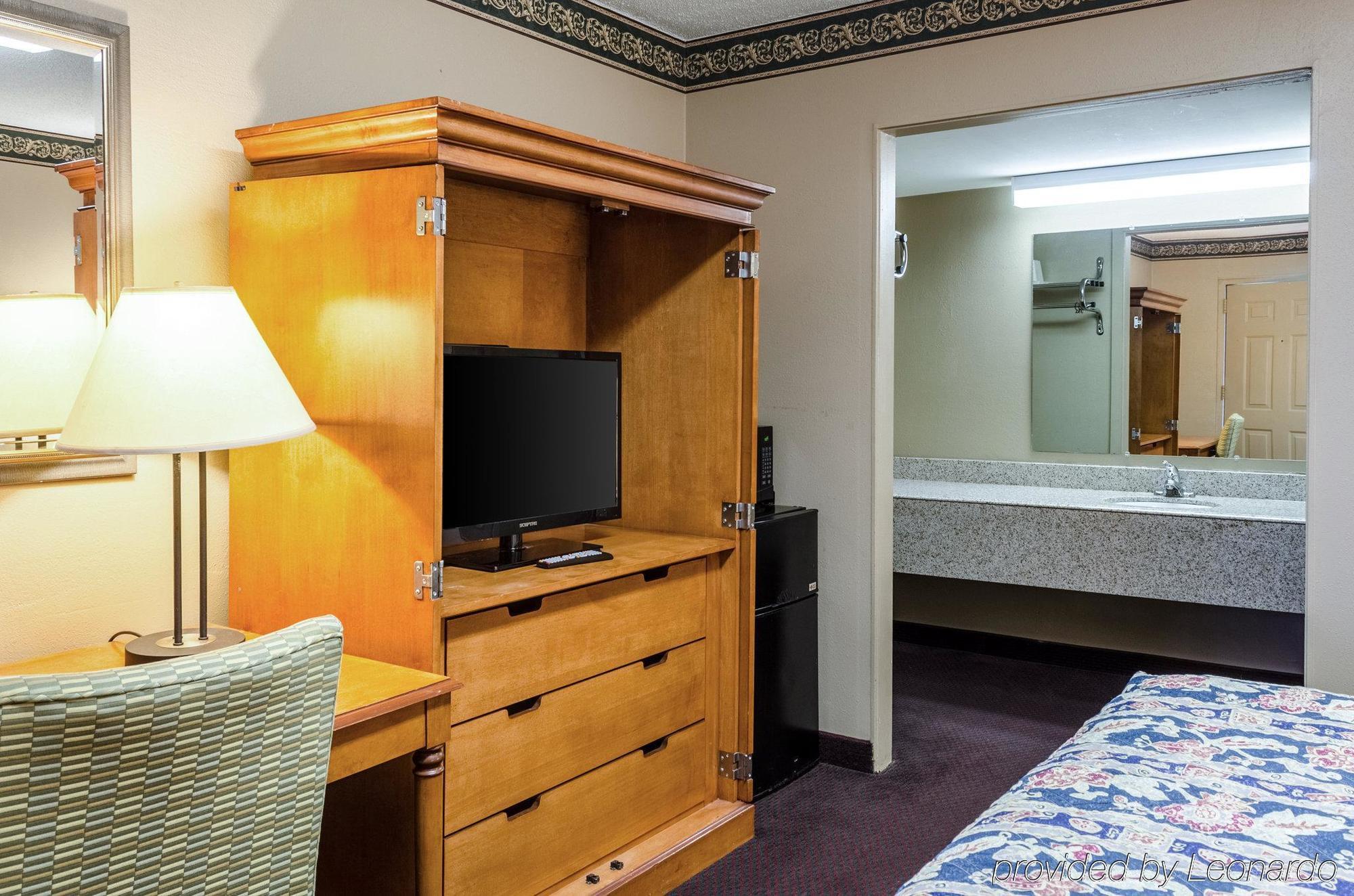 Rodeway Inn Indianola Екстериор снимка