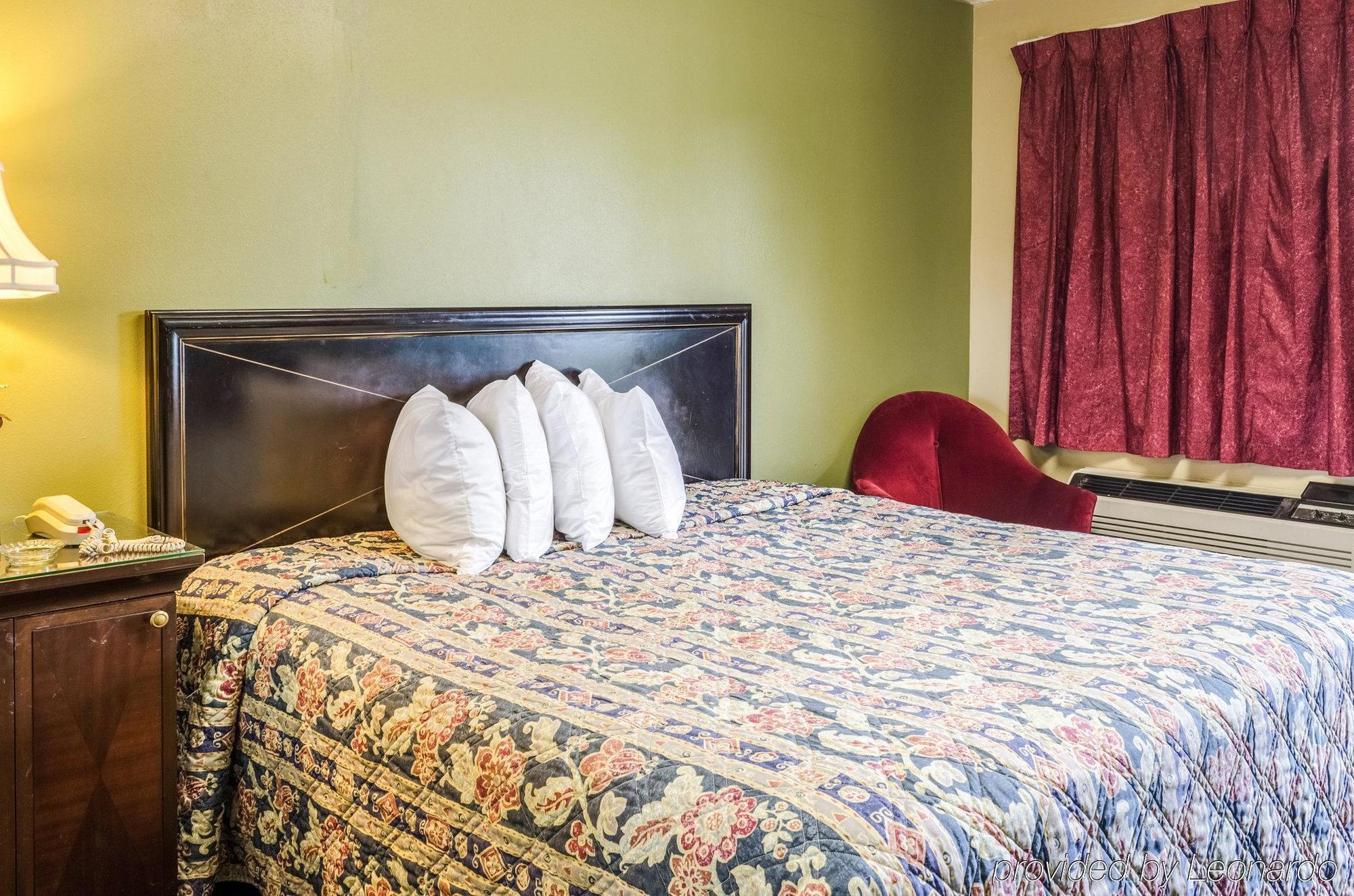Rodeway Inn Indianola Екстериор снимка