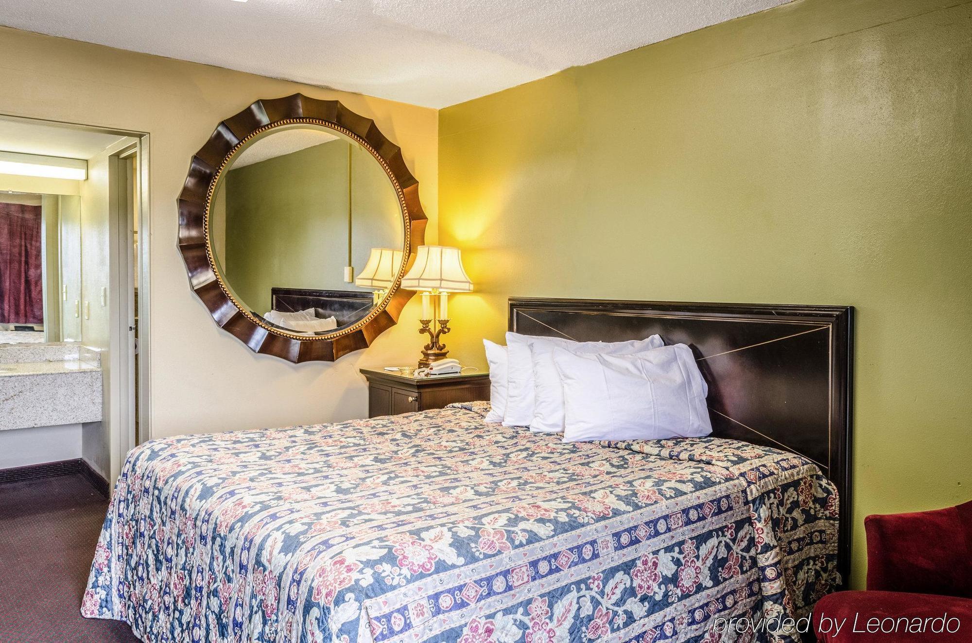 Rodeway Inn Indianola Екстериор снимка