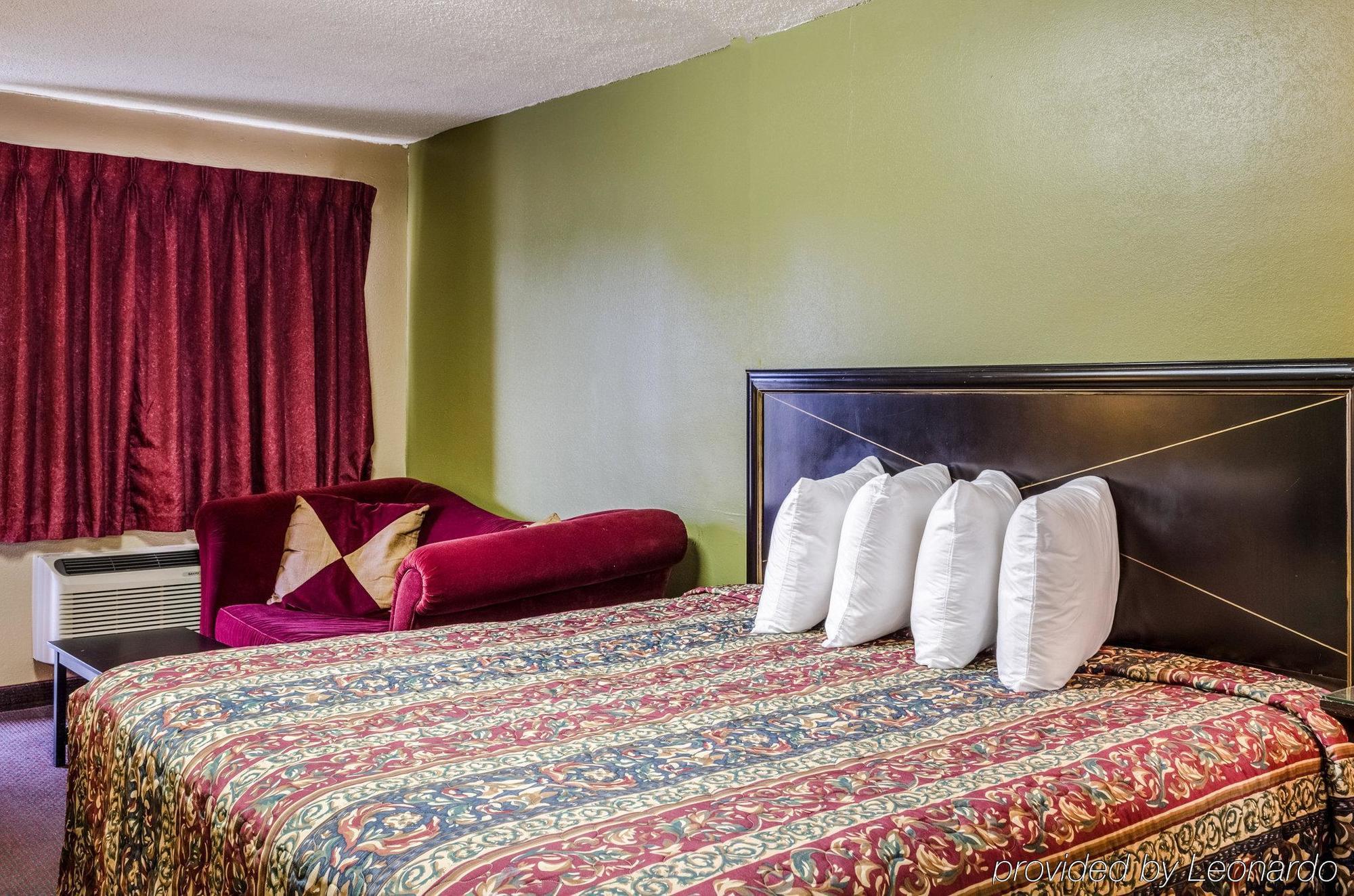 Rodeway Inn Indianola Екстериор снимка