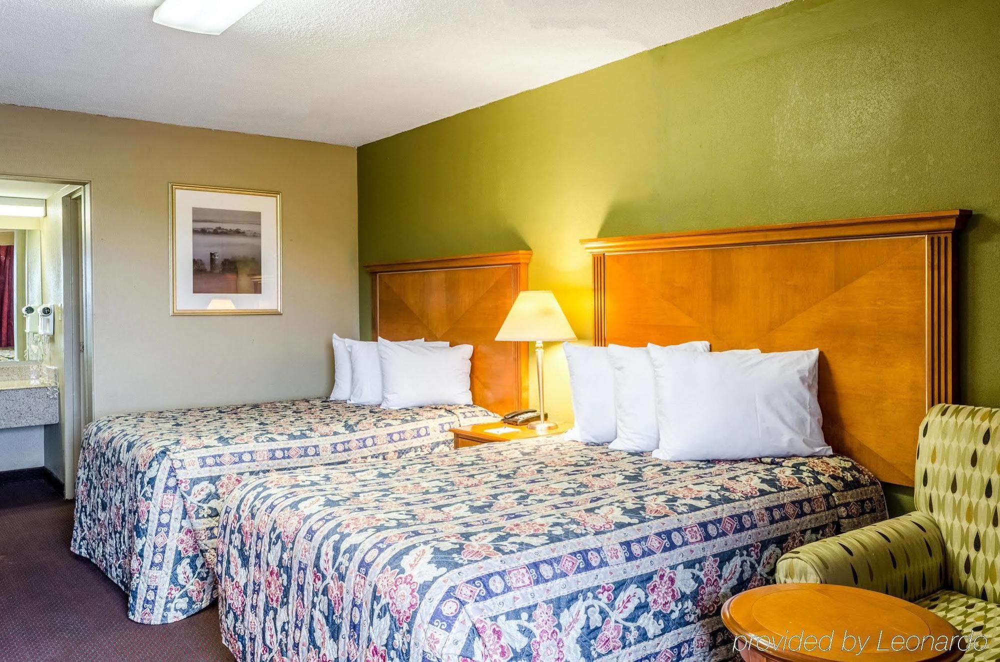 Rodeway Inn Indianola Екстериор снимка