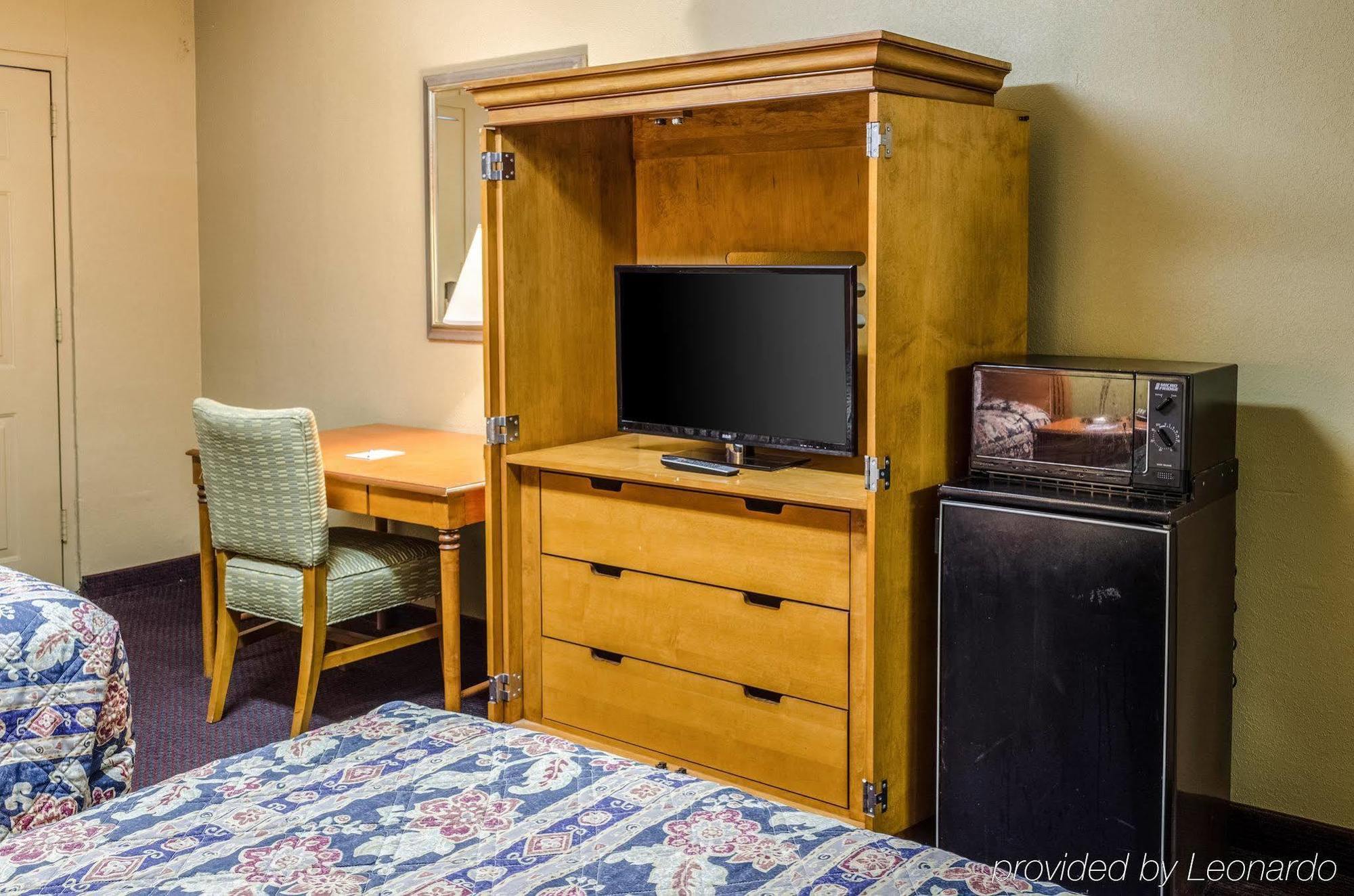 Rodeway Inn Indianola Екстериор снимка