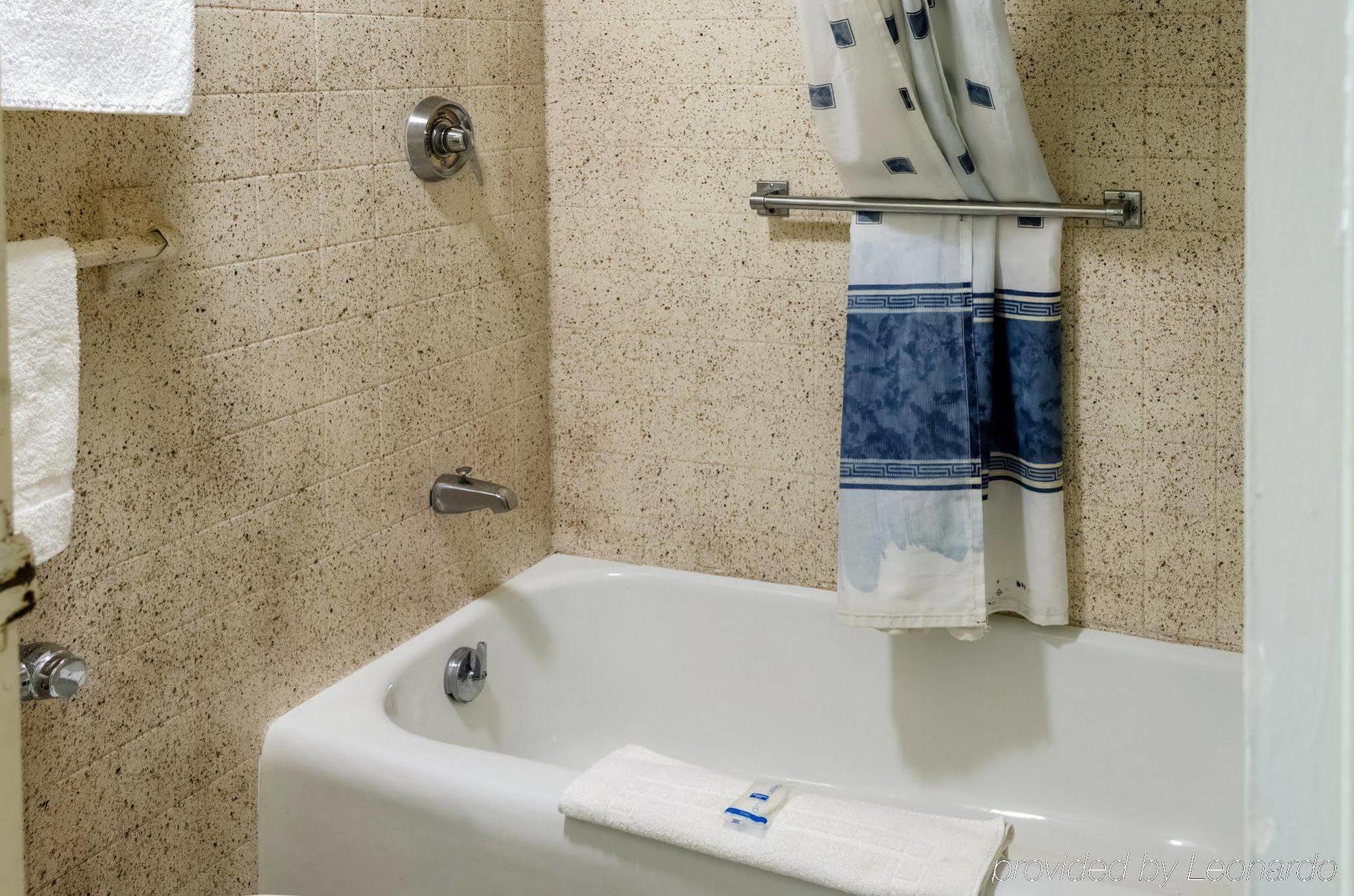 Rodeway Inn Indianola Екстериор снимка