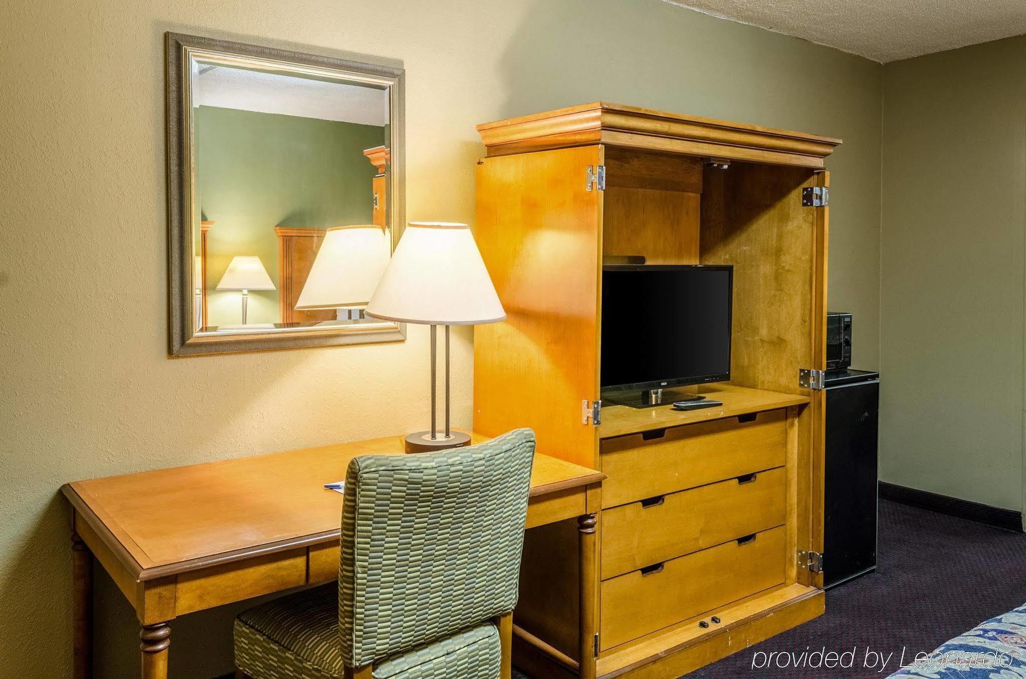 Rodeway Inn Indianola Екстериор снимка