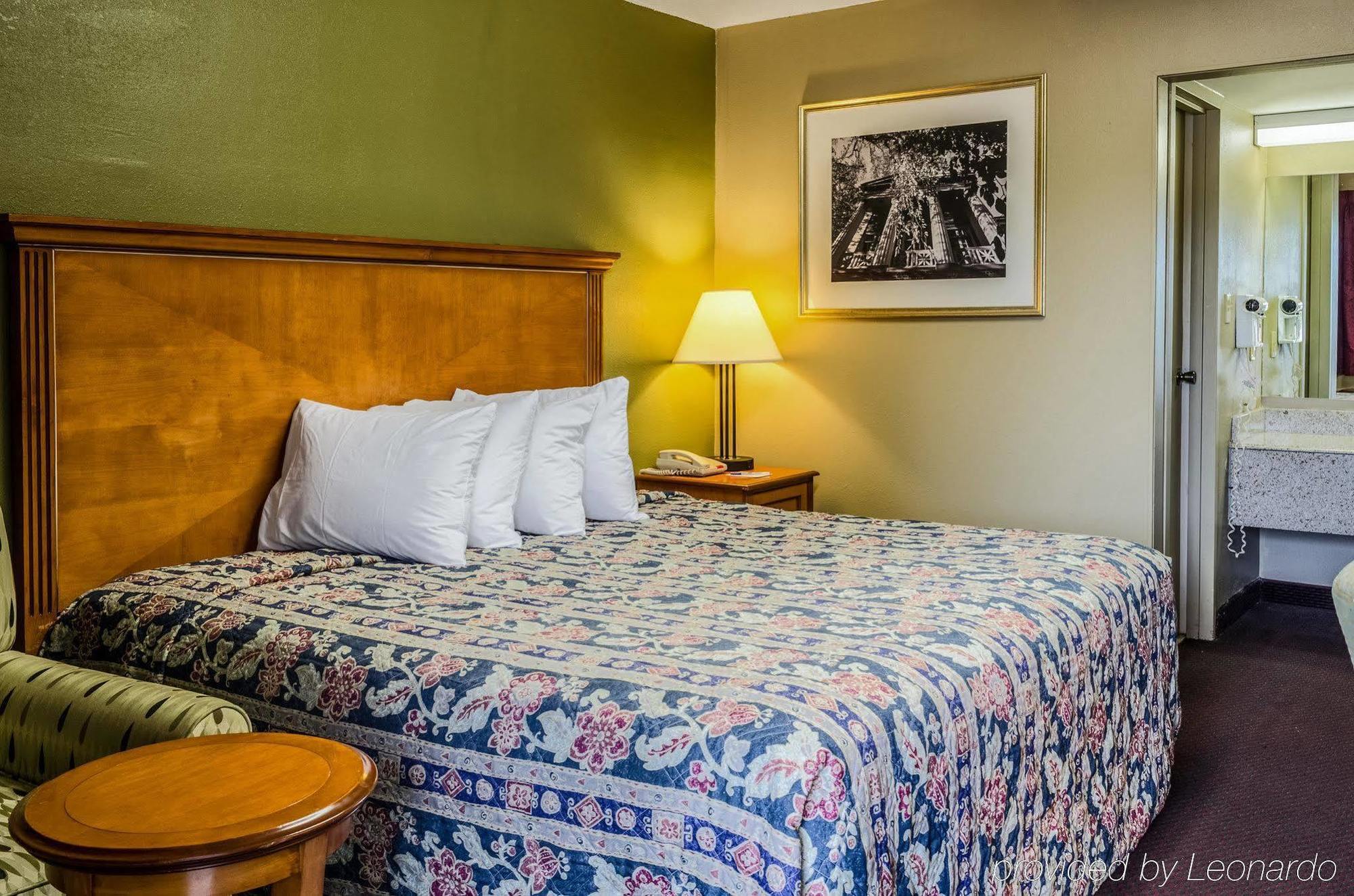 Rodeway Inn Indianola Екстериор снимка