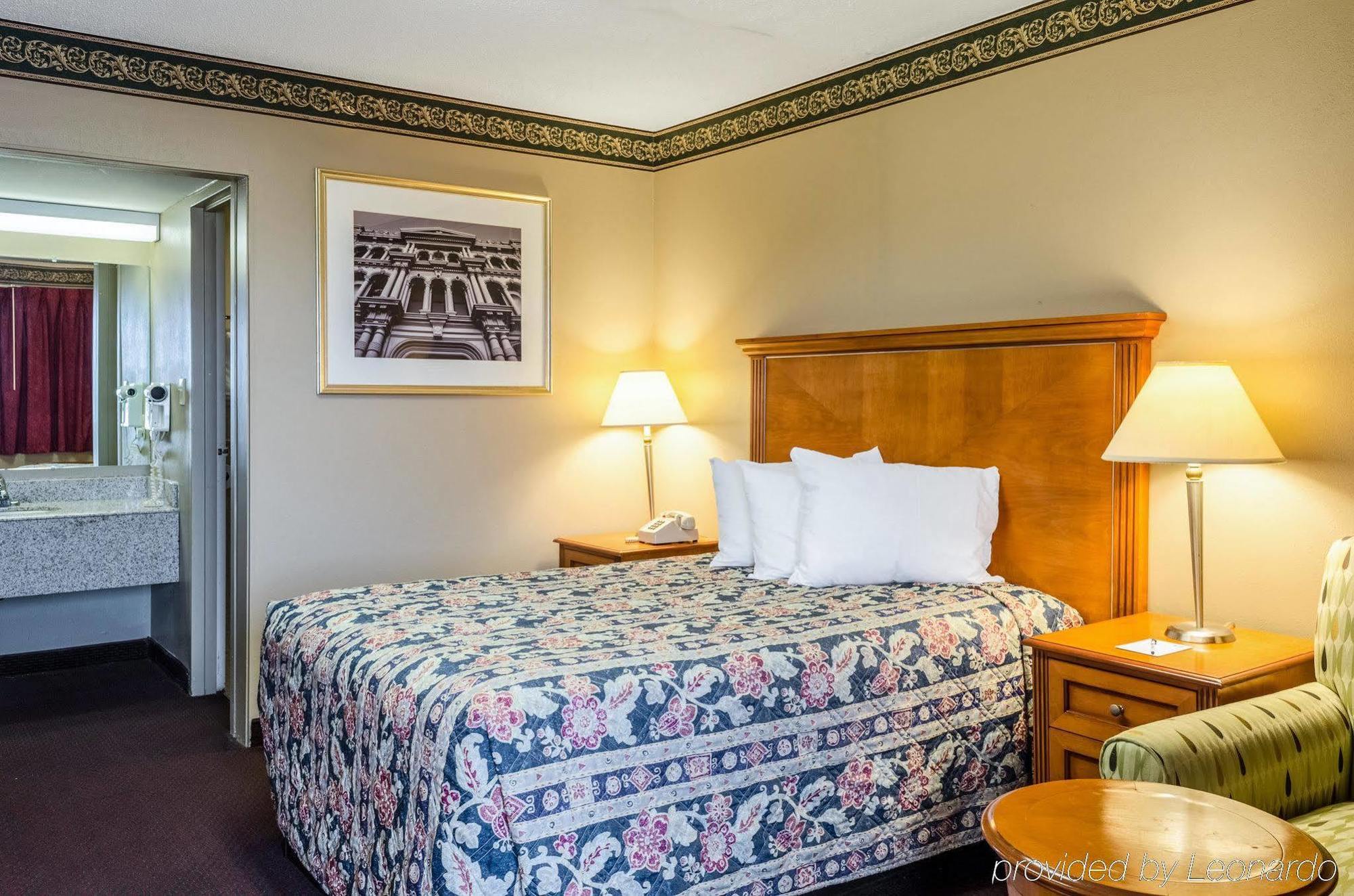 Rodeway Inn Indianola Екстериор снимка