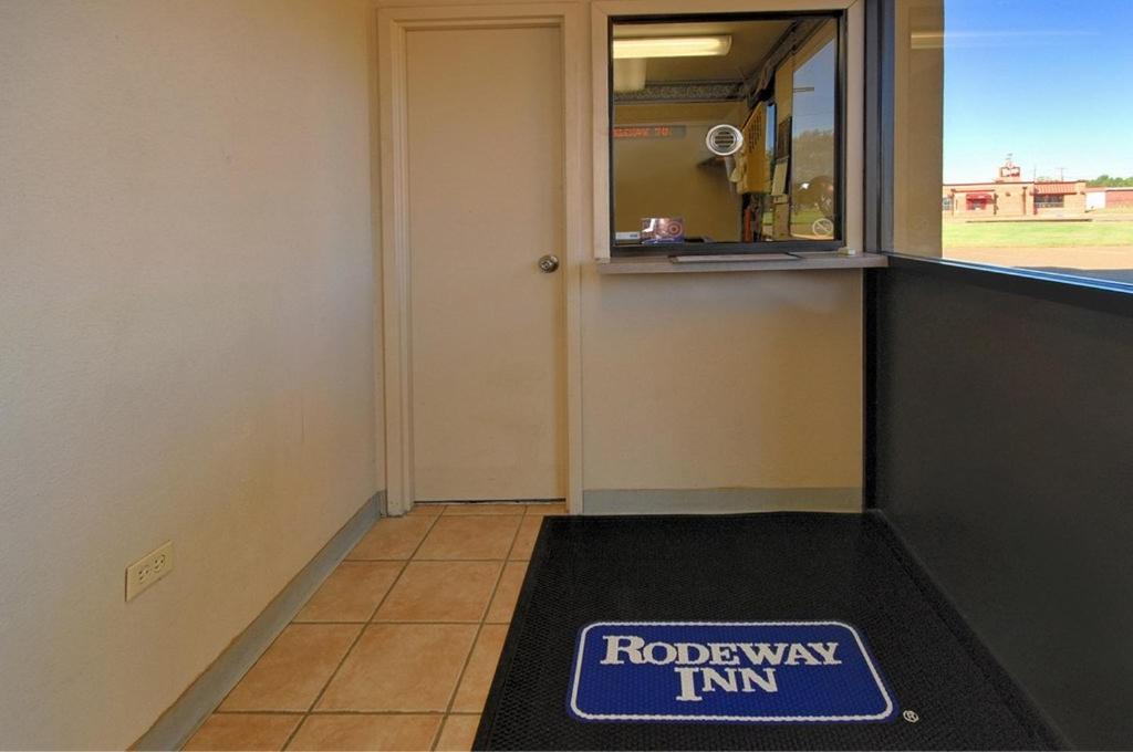 Rodeway Inn Indianola Екстериор снимка