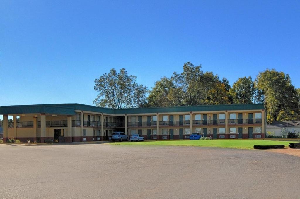 Rodeway Inn Indianola Екстериор снимка