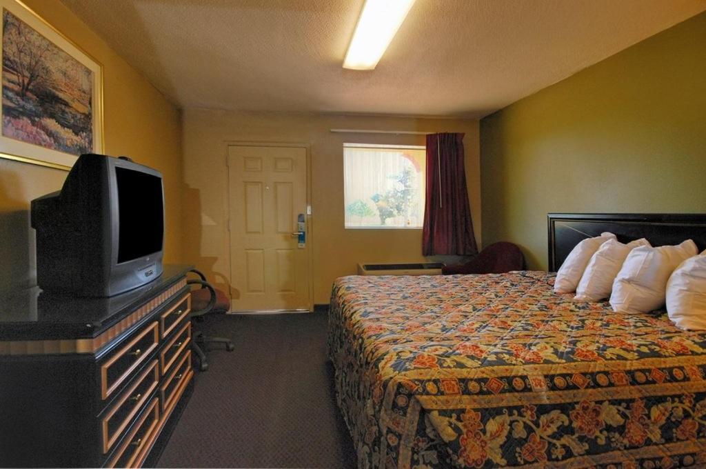 Rodeway Inn Indianola Стая снимка
