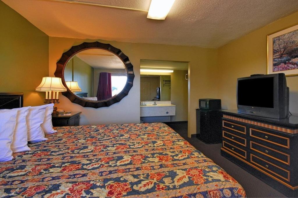 Rodeway Inn Indianola Стая снимка