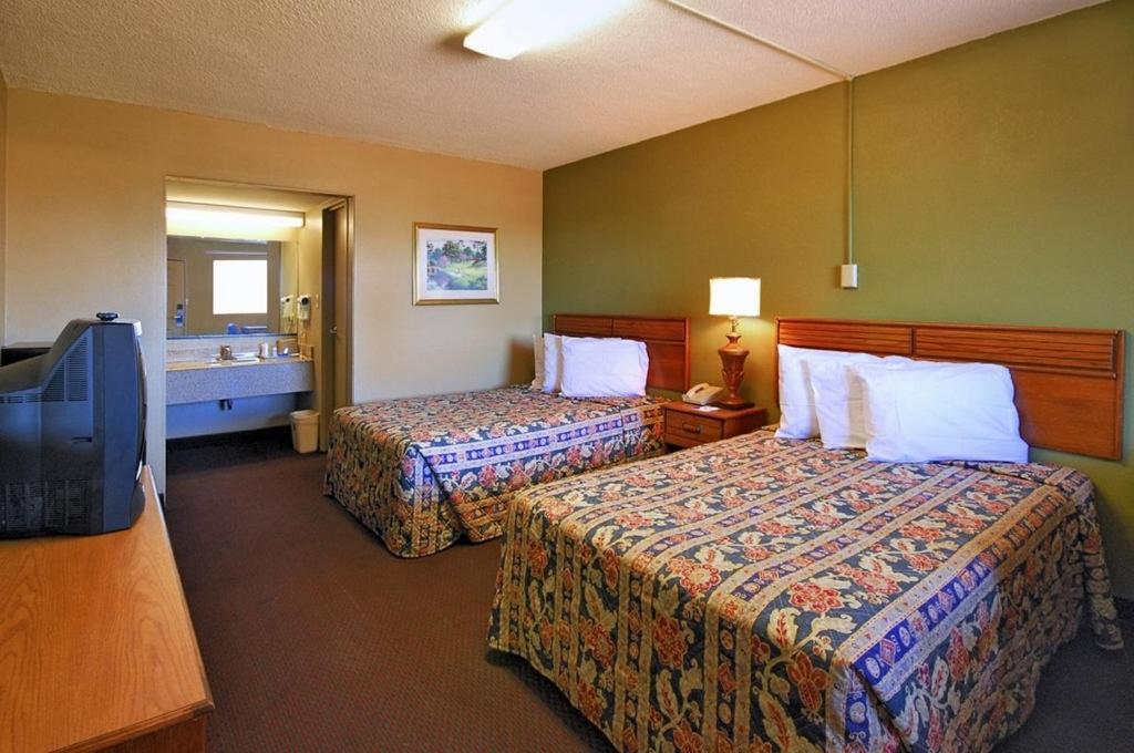 Rodeway Inn Indianola Стая снимка
