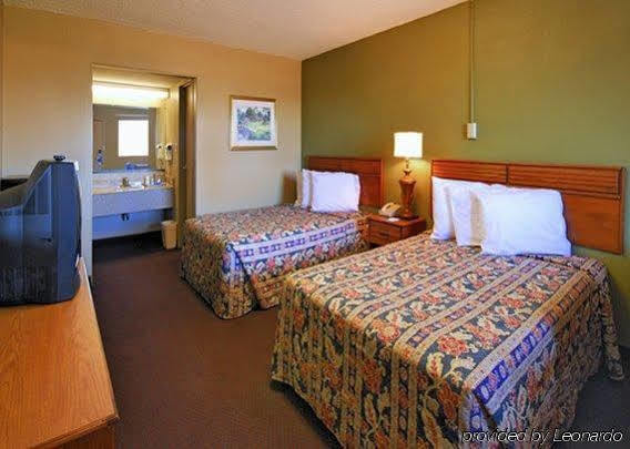 Rodeway Inn Indianola Екстериор снимка